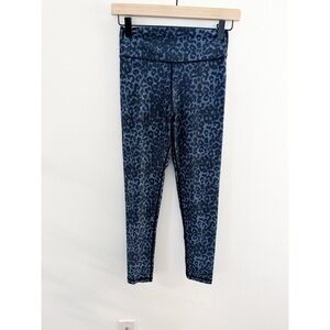 Zyia Active Stone Leopard Scrunchy Butt Light & Luxe 7/8 Leggings Size 4 Blue